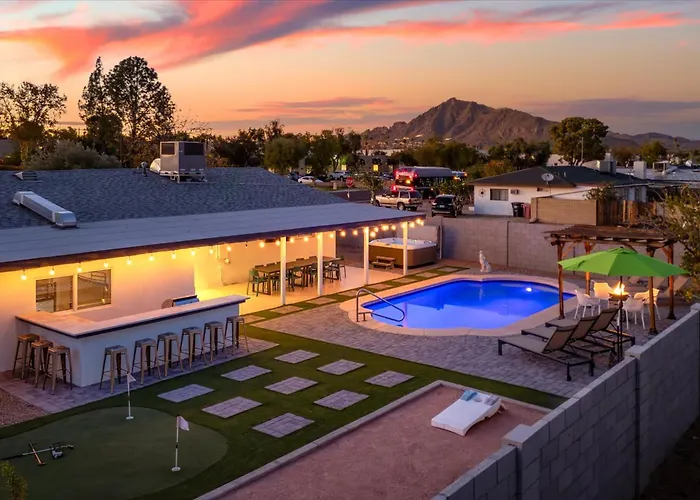 Good Vibes Pool Hot Tub Putt Putt Pool Table Holiday home