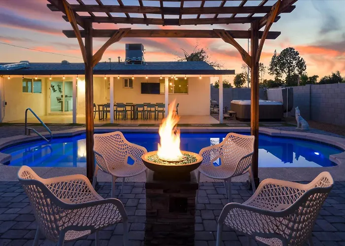 Good Vibes Pool Hot Tub Putt Putt Pool Table Holiday home *