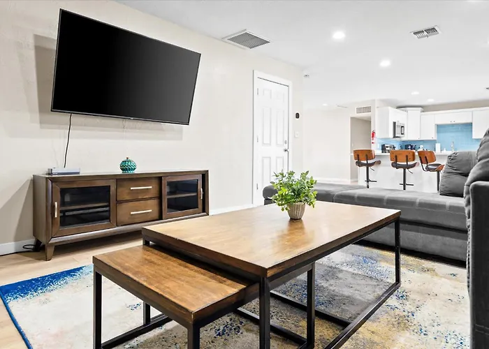 Good Vibes Pool Hot Tub Putt Putt Pool Table Holiday home Scottsdale