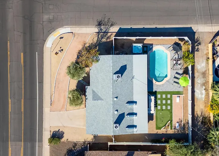 Good Vibes Pool Hot Tub Putt Putt Pool Table Holiday home