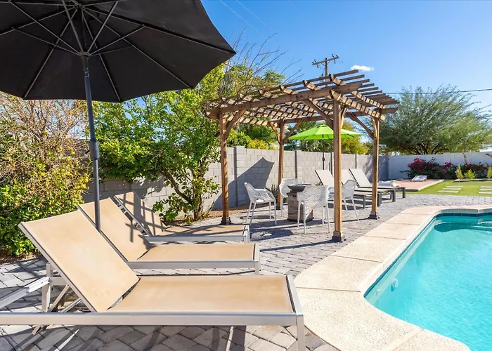 Good Vibes Pool Hot Tub Putt Putt Pool Table Holiday home *