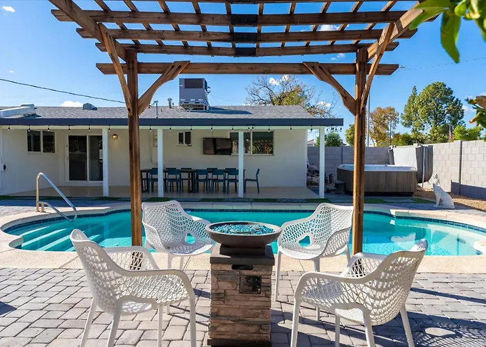 Holiday home Good Vibes Pool Hot Tub Putt Putt Pool Table Scottsdale
