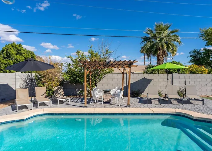 Good Vibes Pool Hot Tub Putt Putt Pool Table Holiday home
