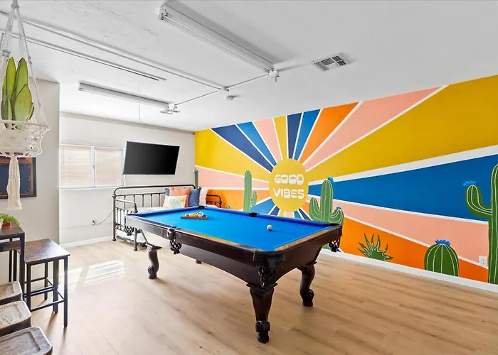 Good Vibes Pool Hot Tub Putt Putt Pool Table Holiday home